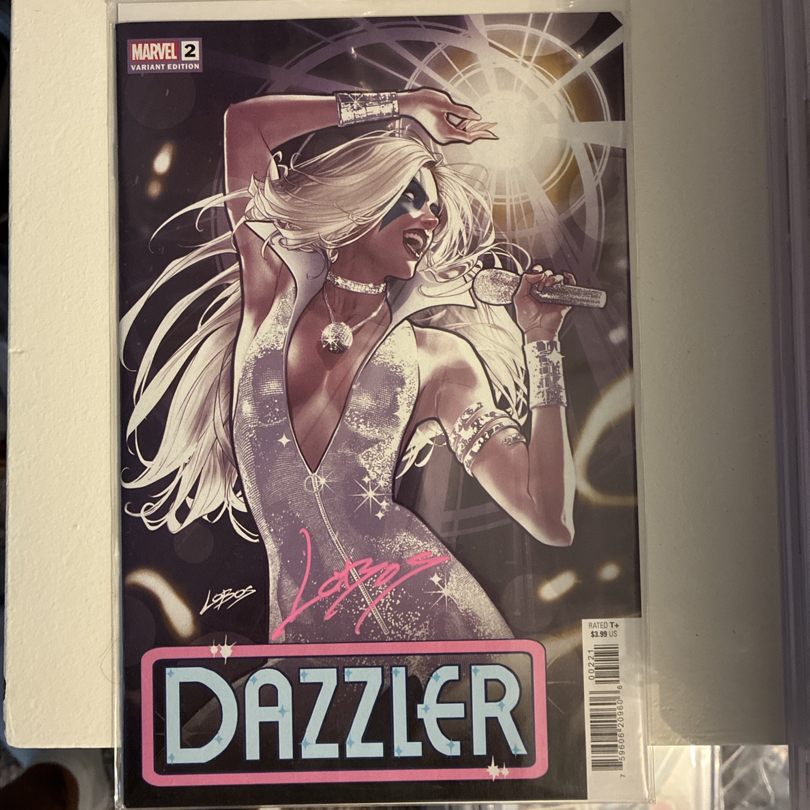 Copertina variante Dazzler #2 firmata da Pablo Villalobos con certificato di autenticità 