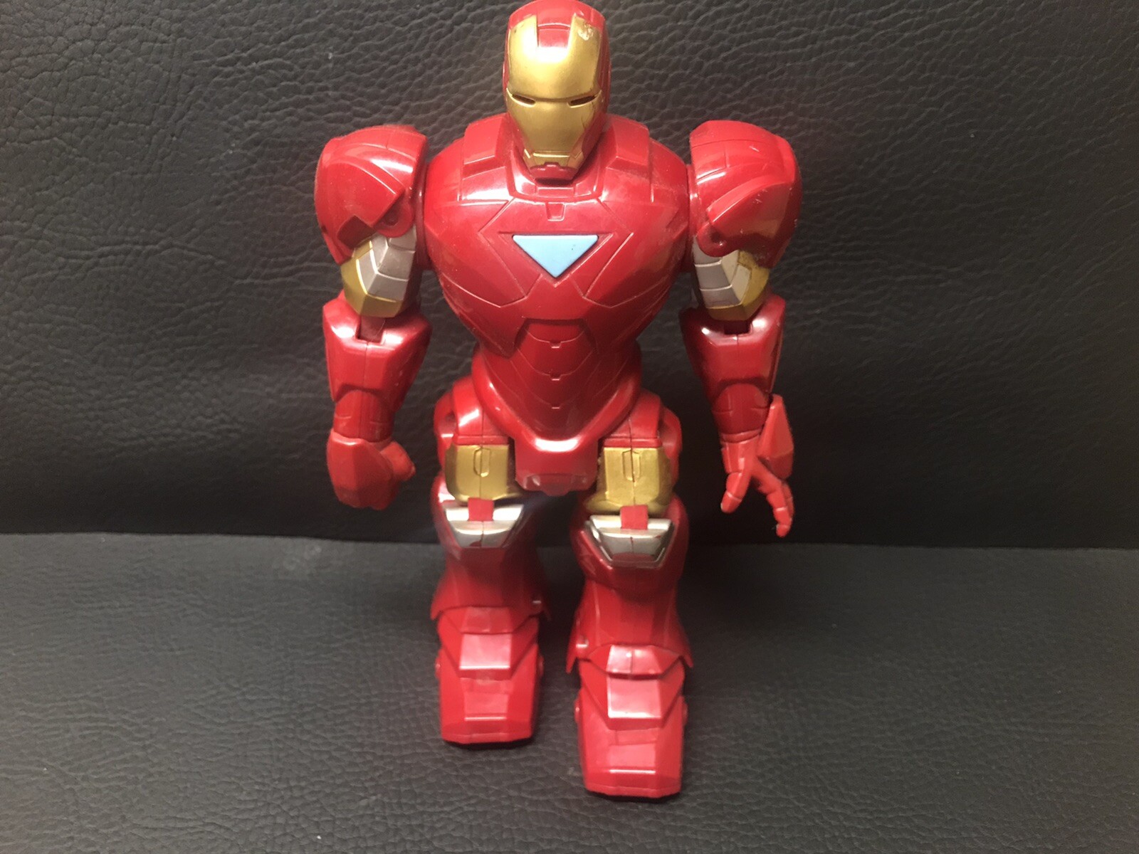 Cambio armatura IRON MAN con vera azione da passeggio! Hasbro Marvel