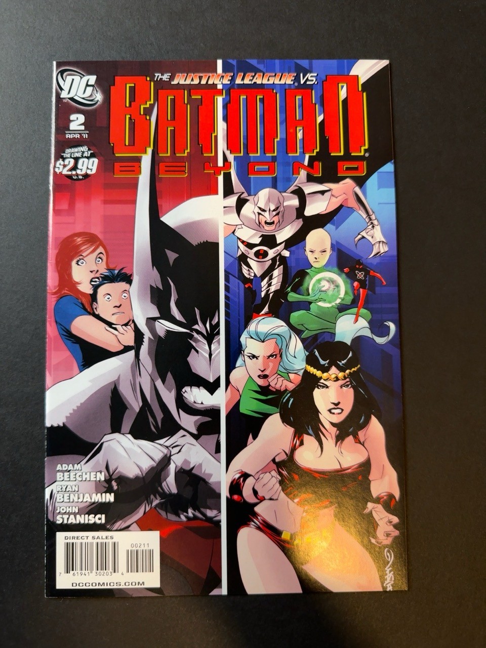Justice League vs. Batman Beyond #2 2011 DC Ryan Benjamin Adam Beechen 9.4
