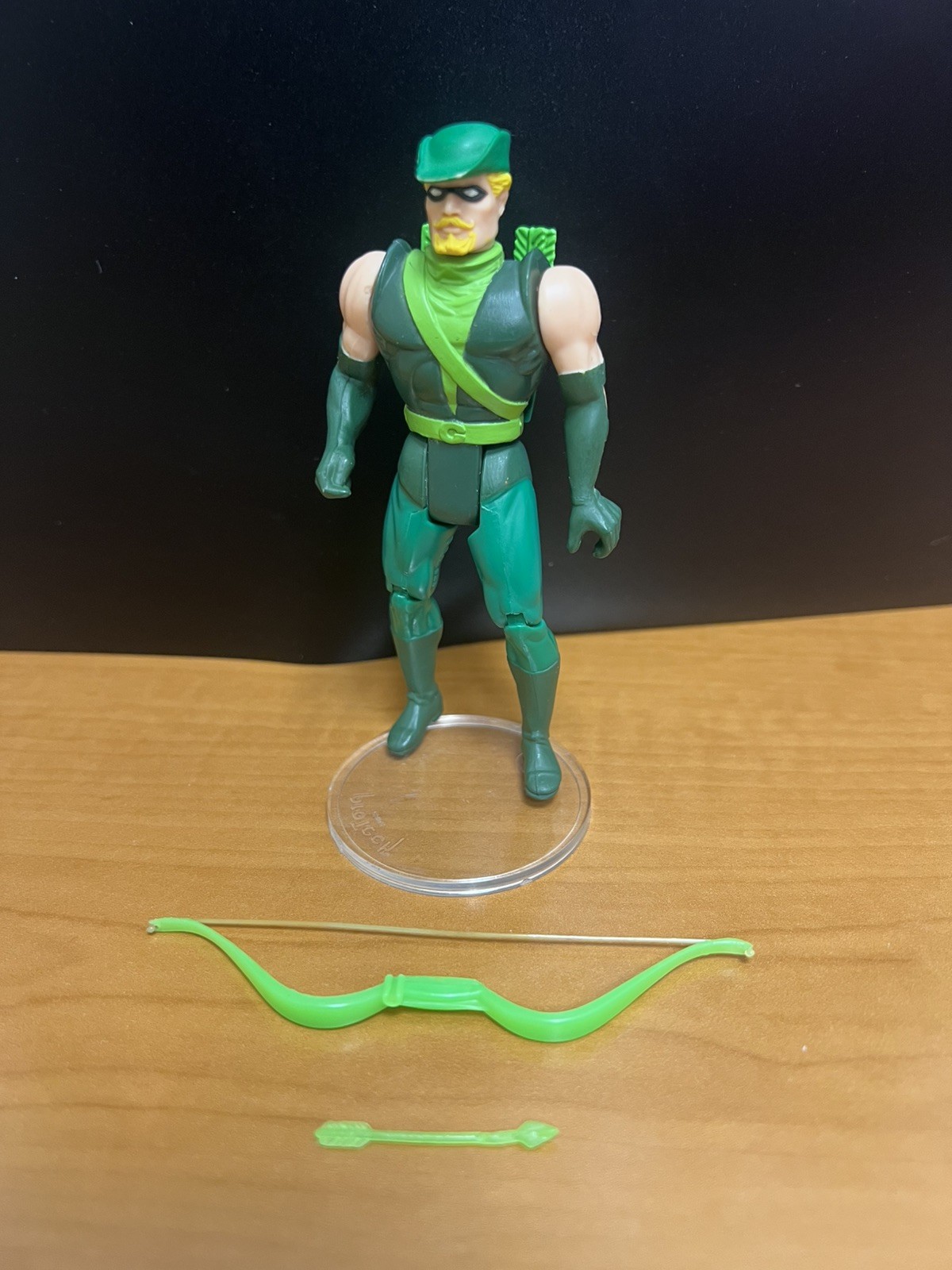 1985 Kenner DC Super Powers Green Arrow Action Figure With Bow, String & 1 Arrow