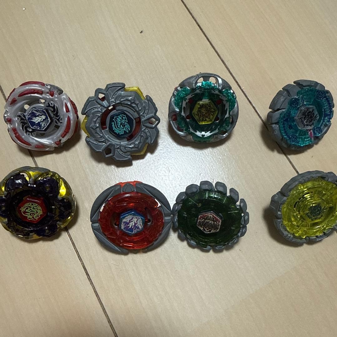 Beyblade Set 8 Pezzi Vari Colori Parti Pronte all'Uso Confezione da Collezione