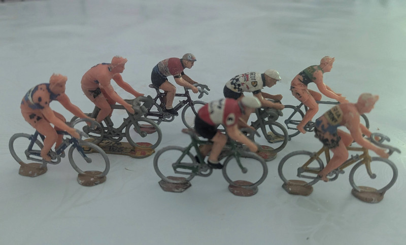 7 Petits coureurs cyclistes amovibles