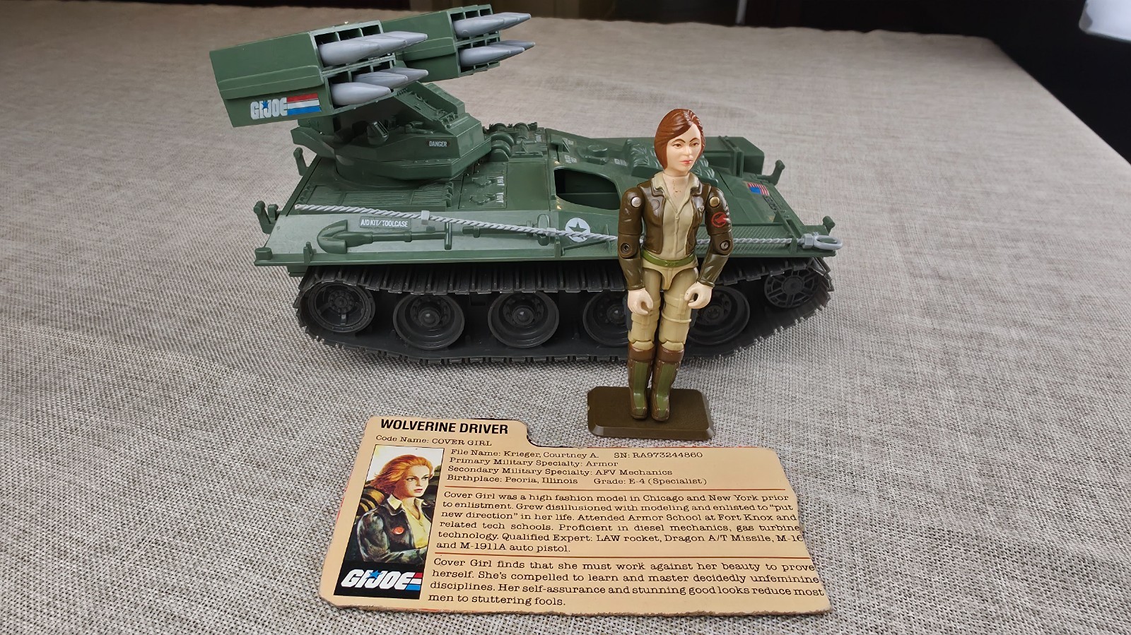 1983 GI Joe Wolverine copertura veicolo missilistico corazzato ragazza scheda 12 missili