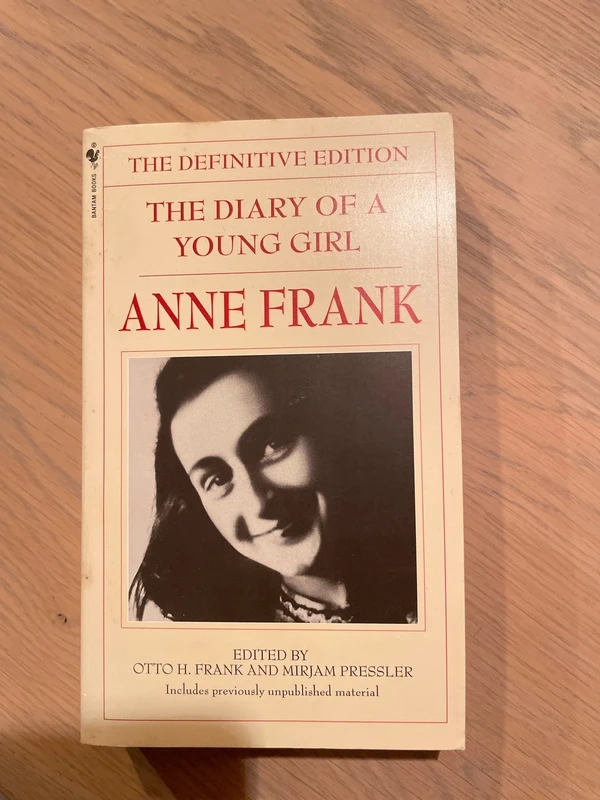 The Diary of a Young Girl: The Definitive Edition - Anne Frank