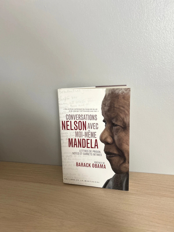 Livre de Nelson Mandela en excellent état.