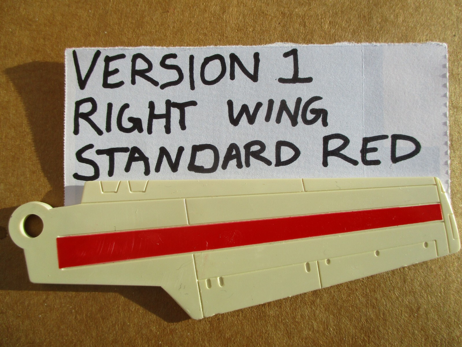 G1 Hasbro Transformers Bandai Jetfire - versione 1 ala spazzata DESTRA - rosso standard