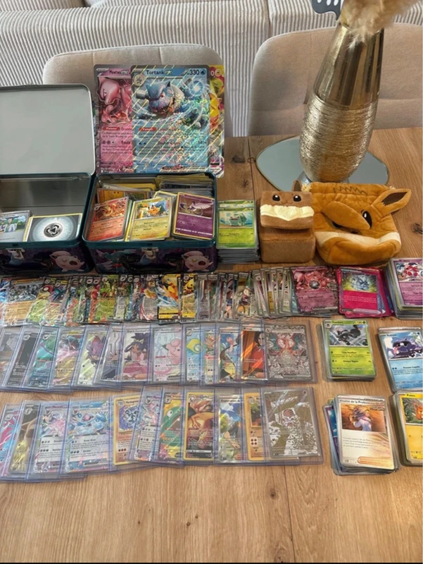Lot Mystère Pokémon – 100 cartes + 3 cartes spéciales minimun + bonus surprise