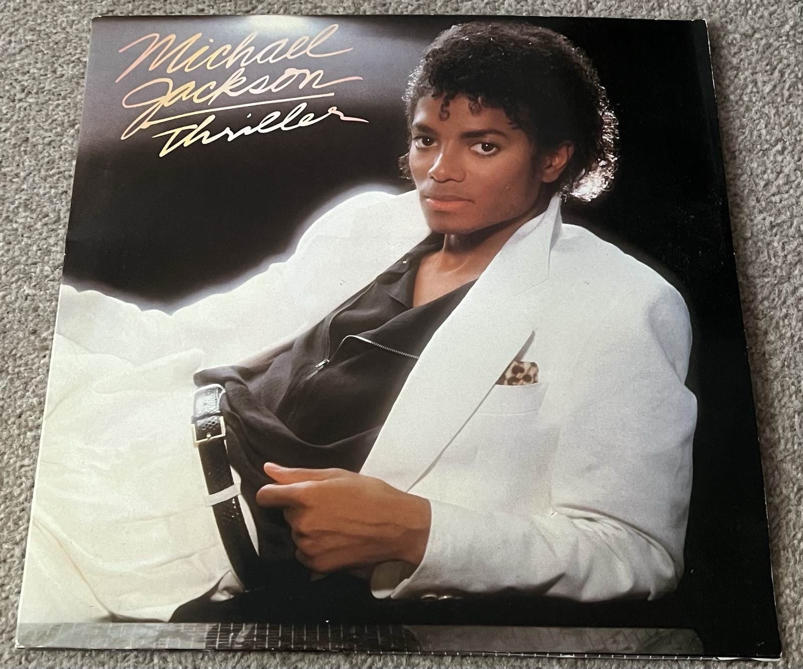 MICHAEL JACKSON THRILLER LP ALBUM THRILLER CASSETTE JOB LOT OF BOOK & NEWSPAPER