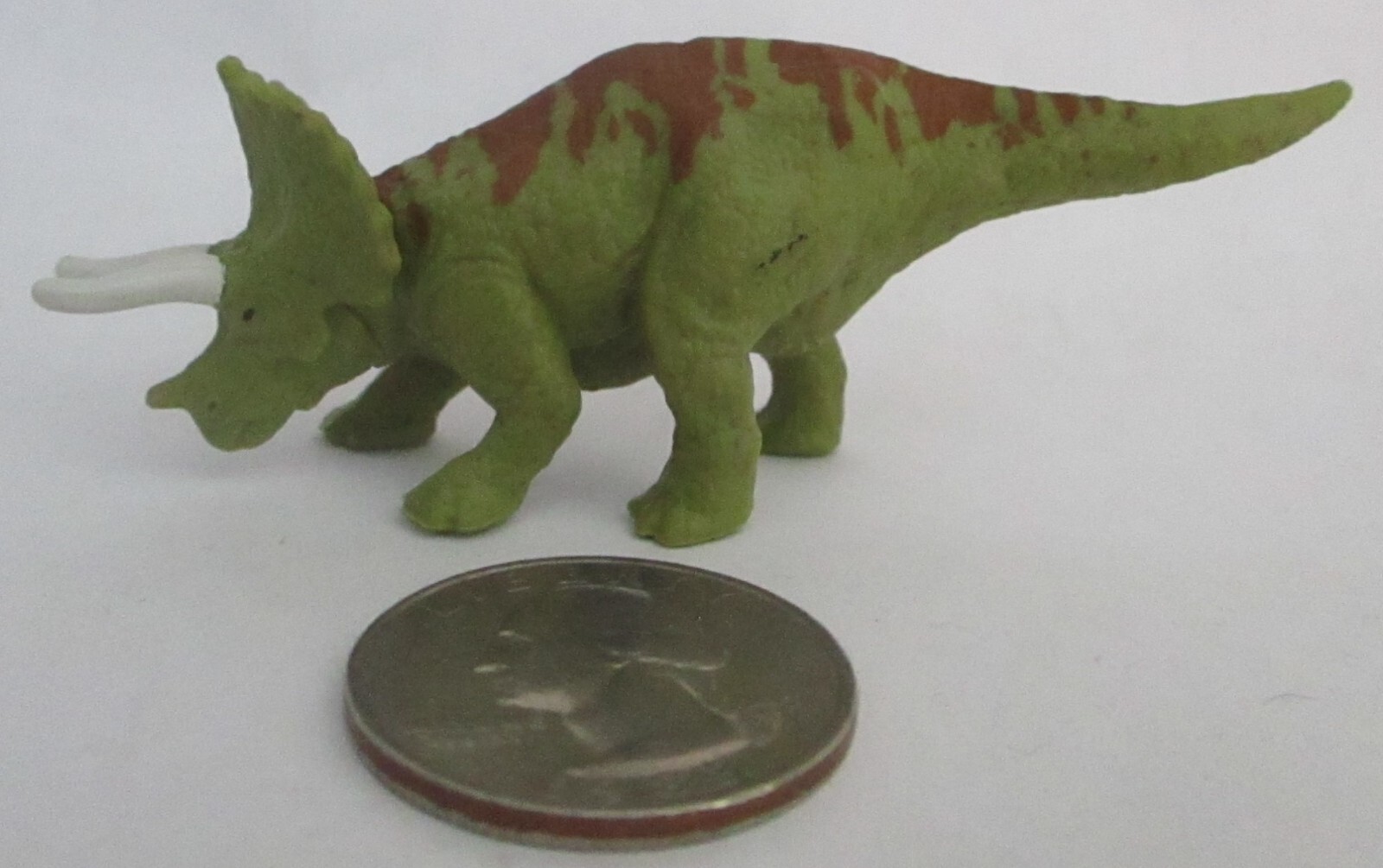 Minifigure dinosauro lungo 3" Jurassic World Blind Bag Triceratops