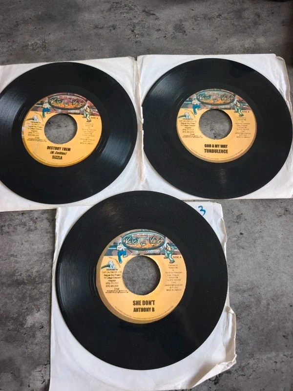 Série 3 vinyles 45t riddim "Savage"