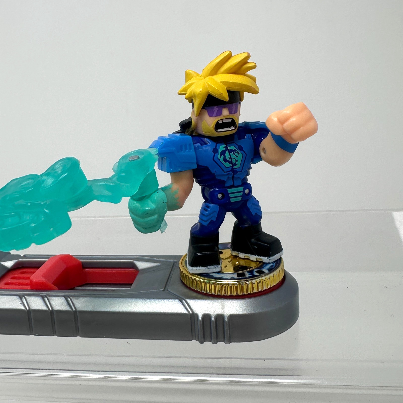 Akedo Shades Figure Ultimate Arcade Warriors Series 3 Action Toy con Controller