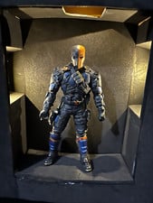 Dc direct Deathstroke cw personaggio viene fornito così com'è