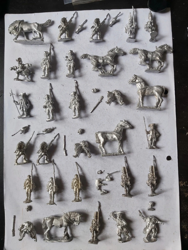 (893) figurines en plomb 28mm