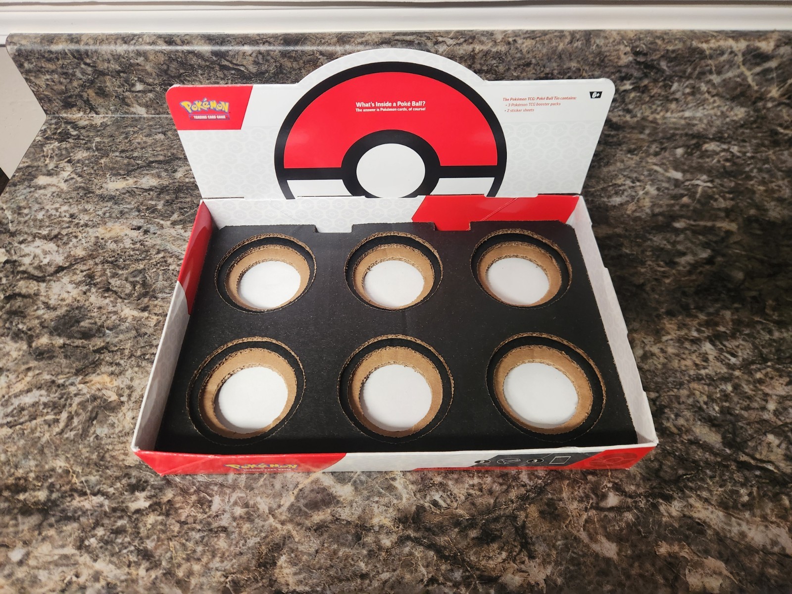 Pokemon TCG Poke Ball Tin Gioco di Carte Collezionabili Solo Esposizione (1 Display)