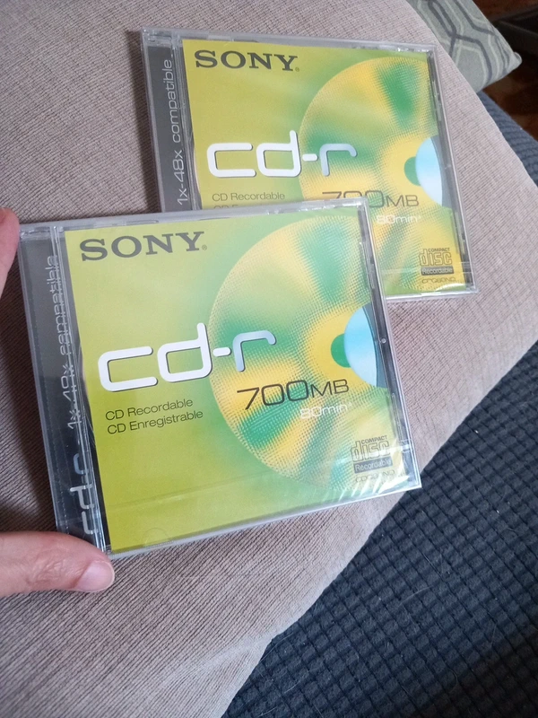 2 CD-R Sony da 700 MB (80 minuti)