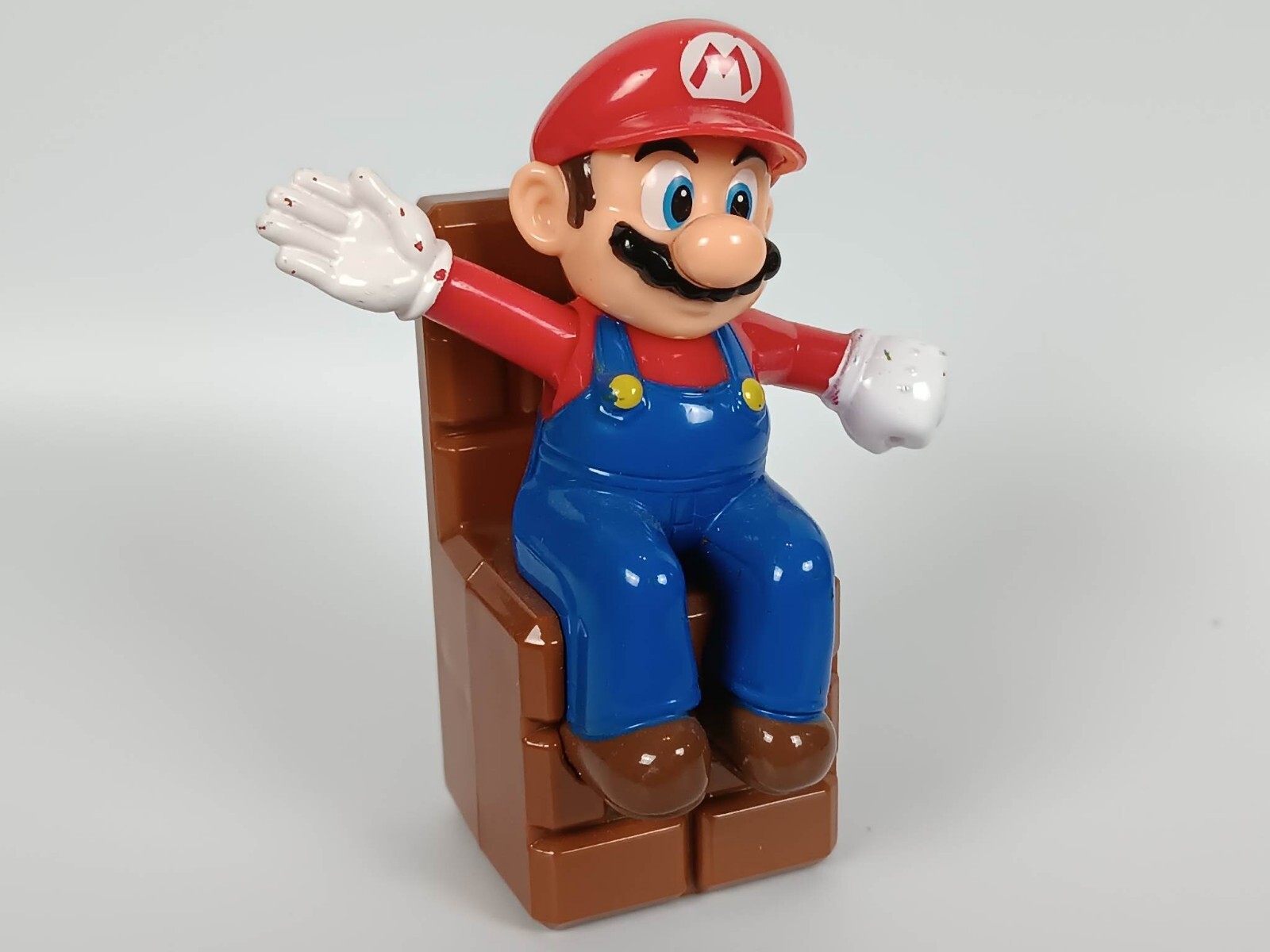 Figurina Nintendo Mario Seduto Super Mario Bros McDonald's Happy Meal 2017