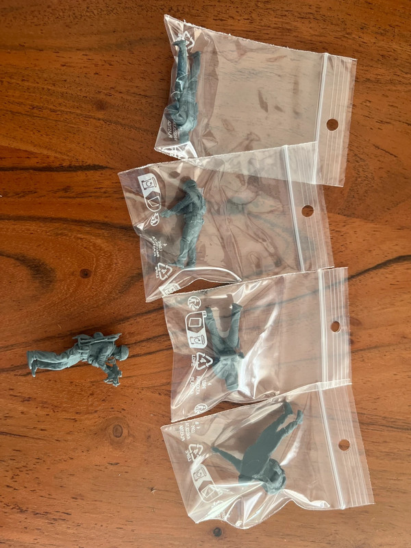 Lot de 5 figurines PSIG