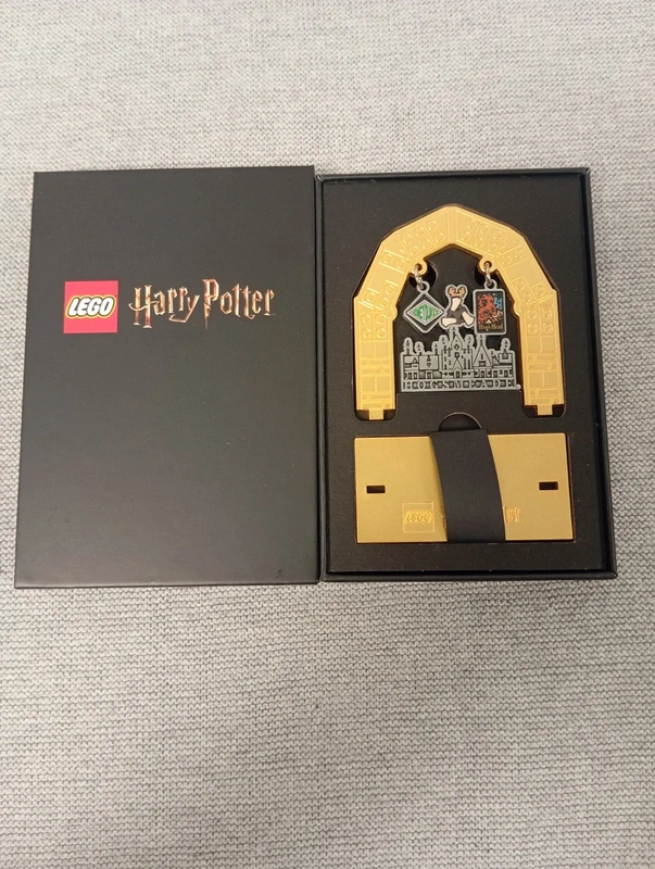 LEGO Harry Potter Hogsmeade