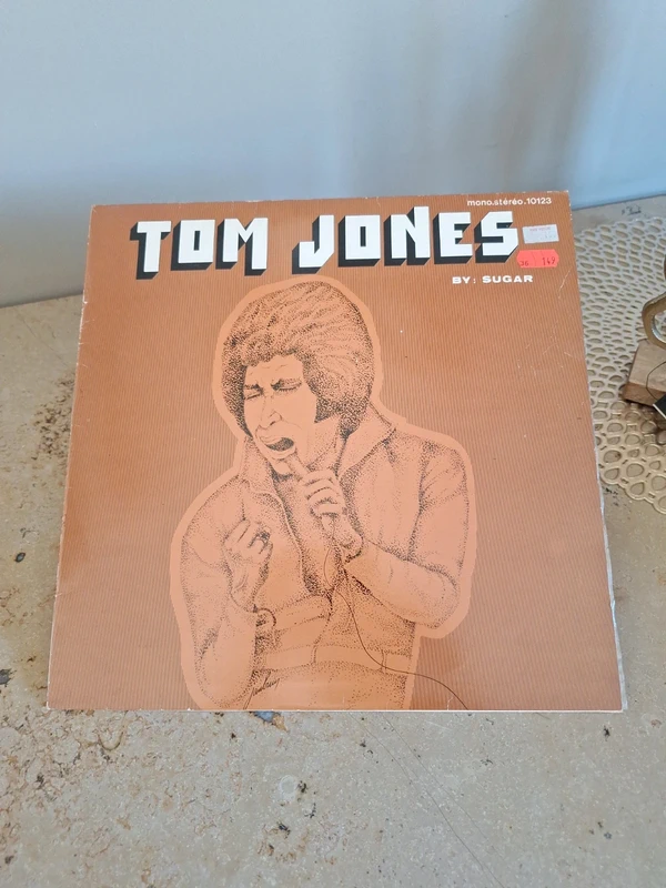 33T Tom Jones