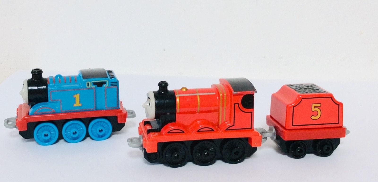 PACCHETTO 2 THOMAS THE TANK ENGINE & FRIENDS TAKE N PLAY GIOCATTOLO TRENI & TENDER JAMES
