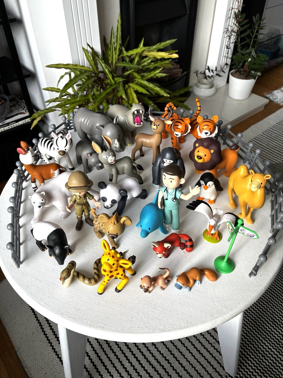 Collectable DeAgostini MY ZOO ANIMALS Collection - 30 Animals / People / Fencing