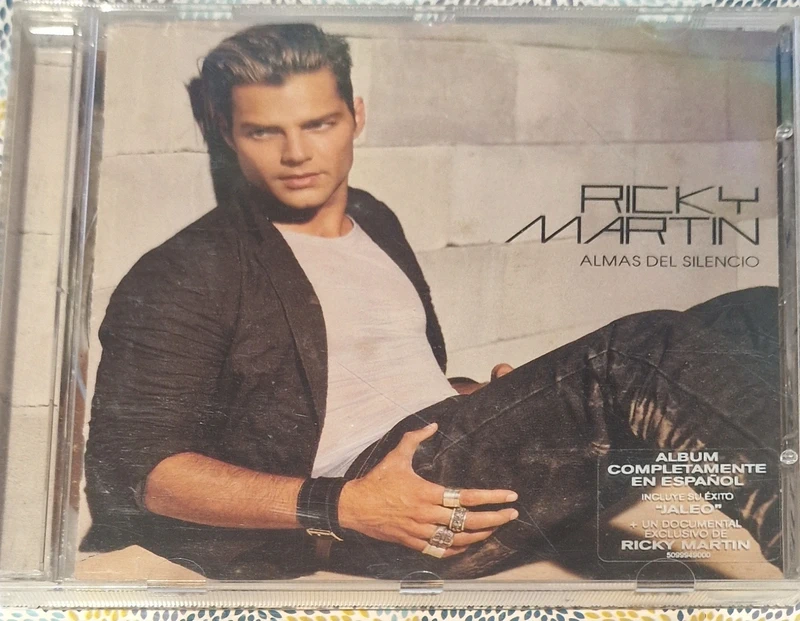 CD de Ricky Martín, Almas del silencio