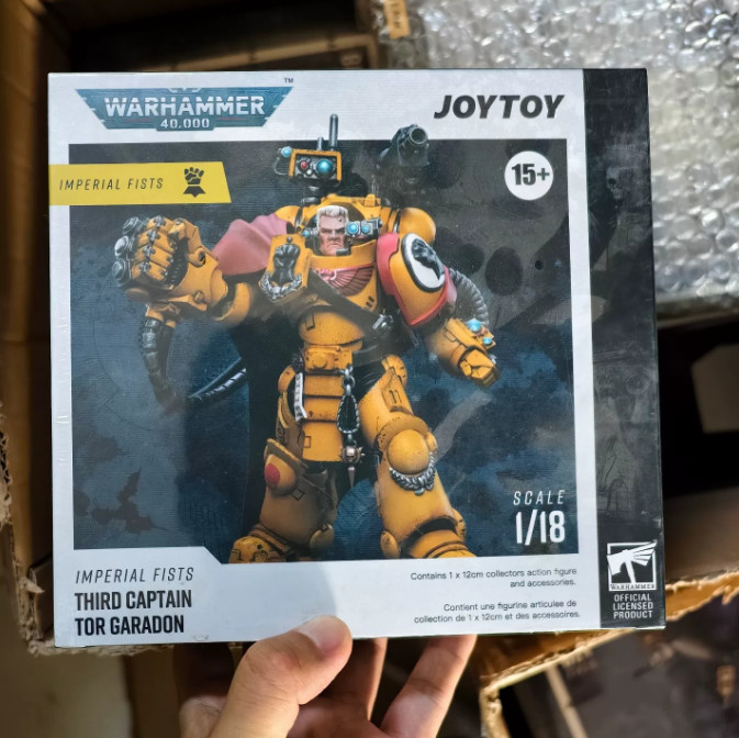 Modellino JoyToy 1/18 War Hammer 40K terzo capitano Tor Garadon in magazzino