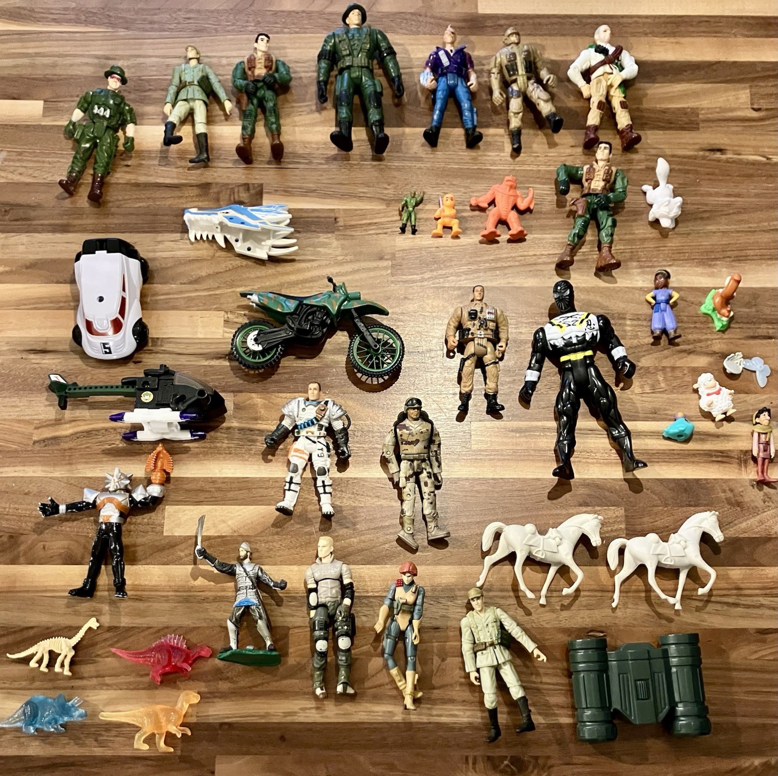 Lotto - Lotto figurine Chap Mei, Lanard, Hasbro e altre militari e casuali - vedi foto