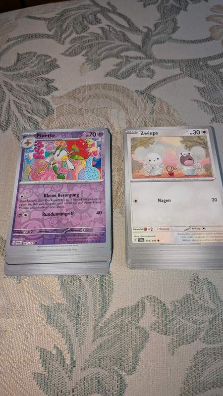Pokemon - 24 Glitzer Holo und 34 Normale Karten