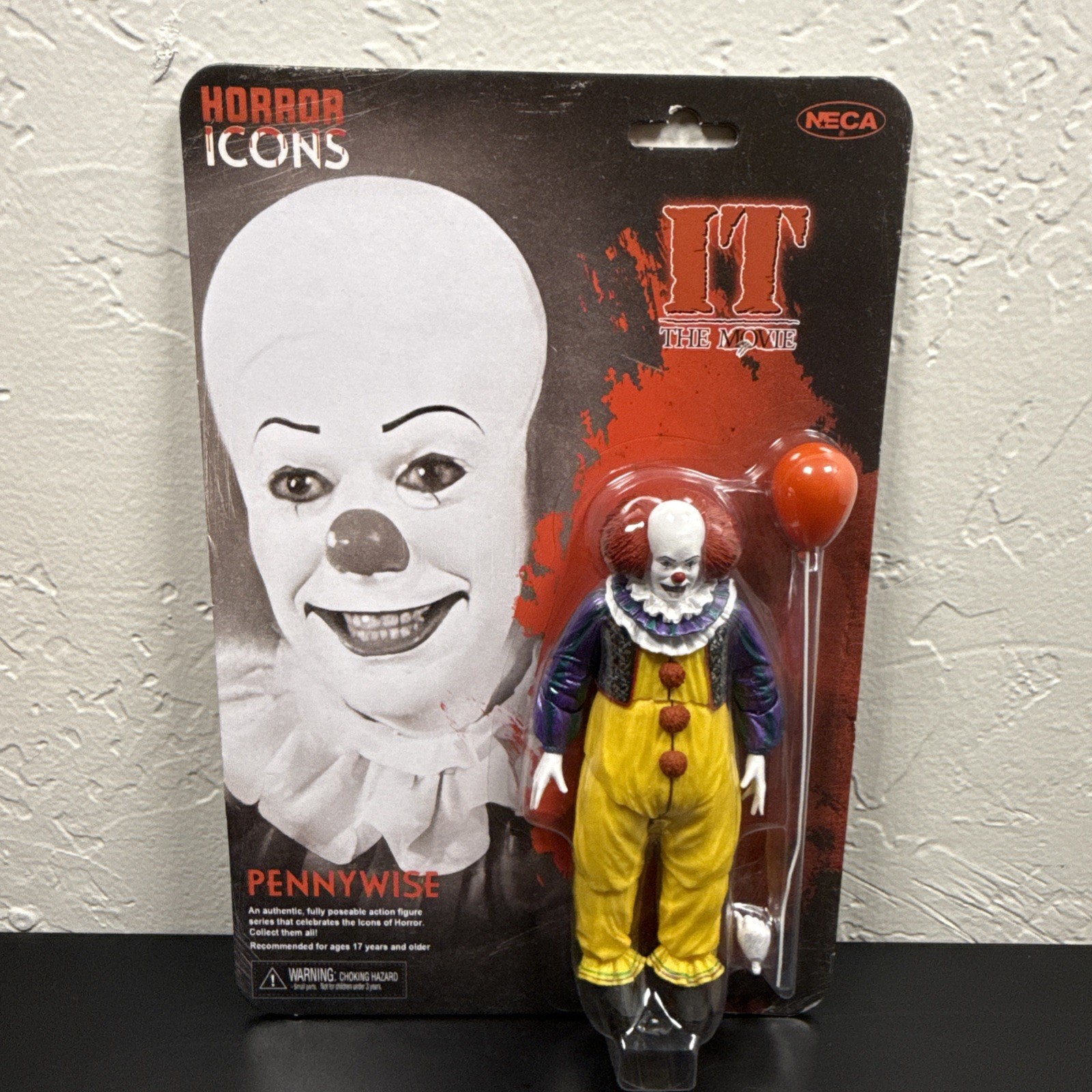 NECA Horror Icons IT The Movie 7”Pennywise Action Figure Fully Poseable