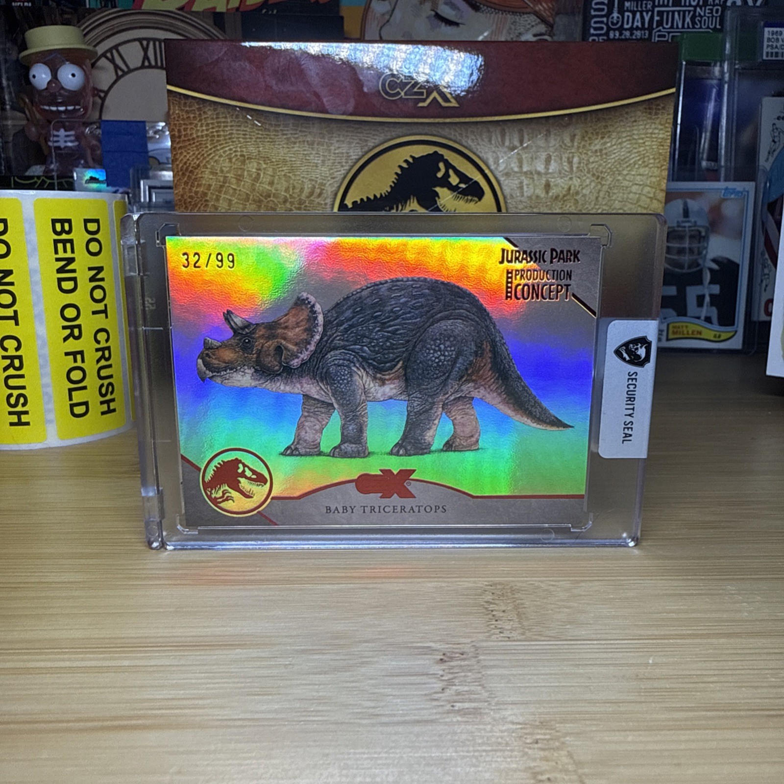 2025 Cryptozoic CZX Jurassic Park Baby Triceratops concetto di produzione - # 32/99
