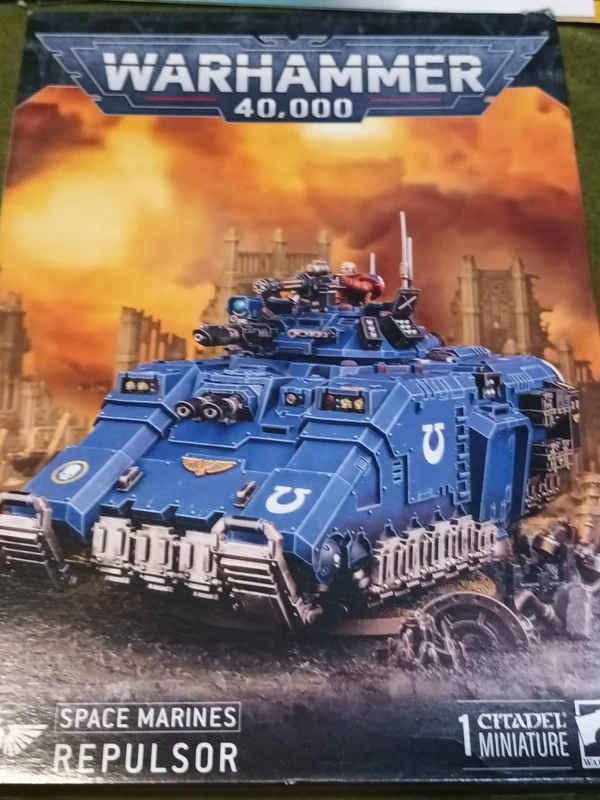 Warhammer 40K Repulsor Space Marines