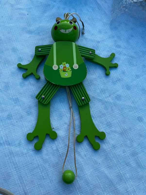 🐸 Personnage articulé en bois – Grenouille