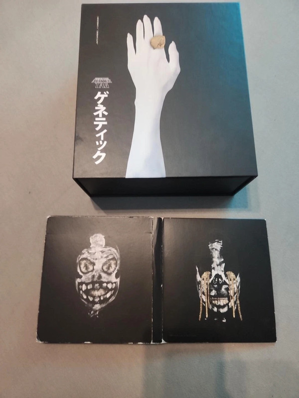 Genetikk  „Achter Tag“ Sammlerbox / Limited Deluxe Box