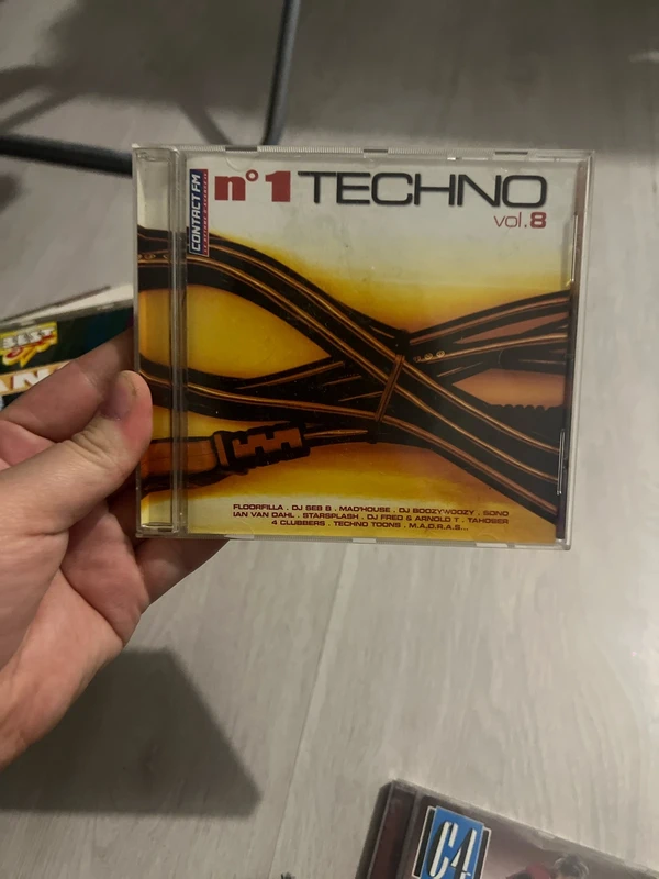 Album cd n*1 techno