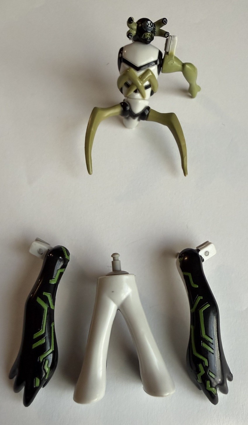 Lotto ricambi figurine Ben 10 Alien Creation Chamber 2,75" Stinkfly e aggiornamento