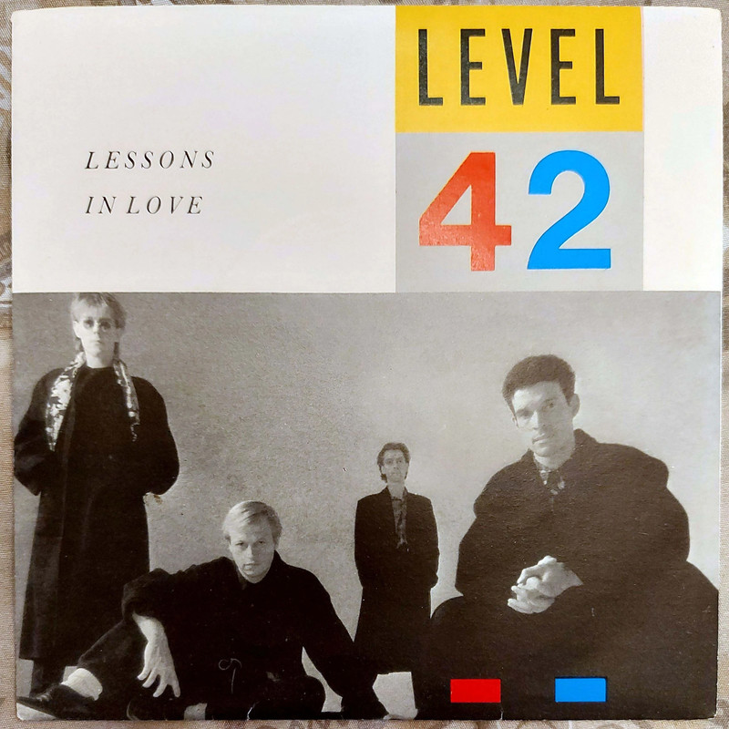 Level 42, vinile 45 giri "Lessons In Love-Hot Water", stampa italiana 1986