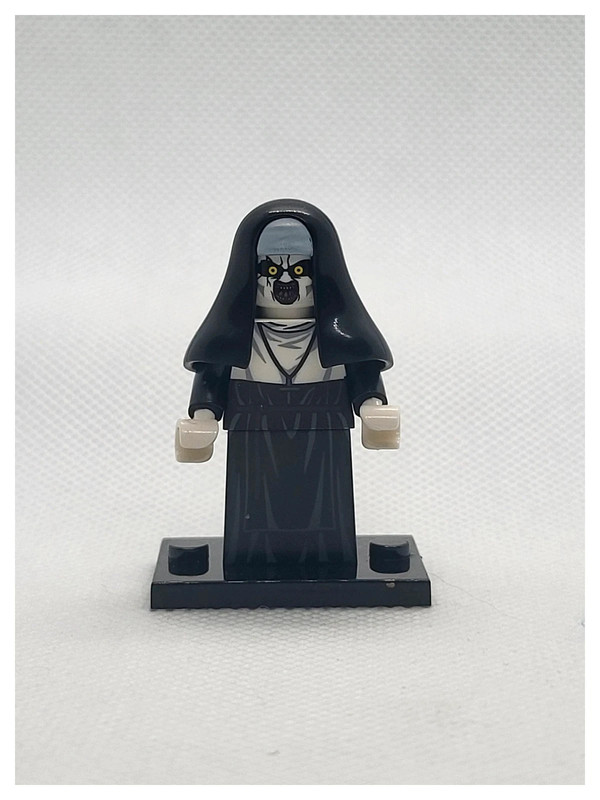 Figurine type Lego - Films d’horreur - Valak (Lego-style Figure - Horror movies - Valak)