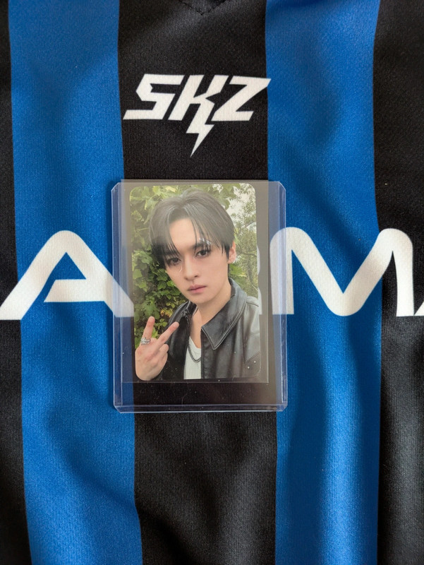 Lee know karma photocard