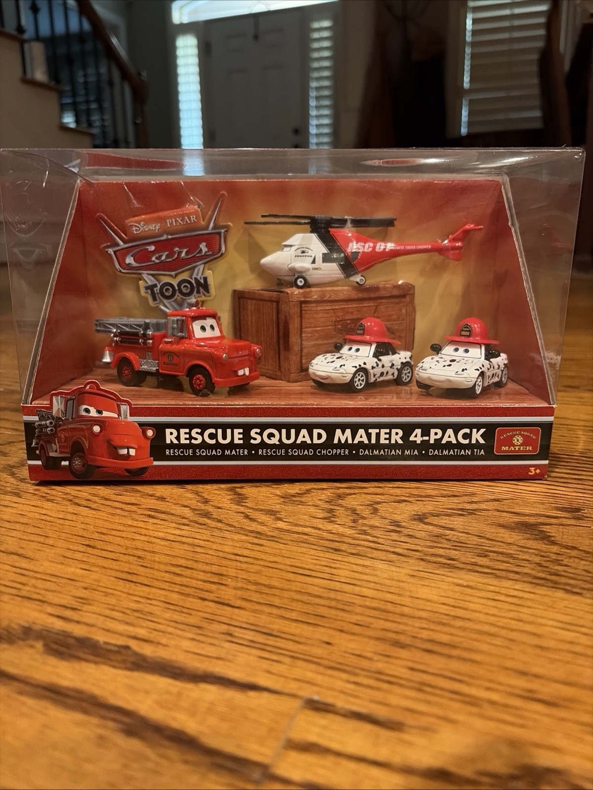 Disney Pixar Cars Rescue Squad Mater confezione da 4 cofanetti Dalmata Mia Tia Chopper NUOVO