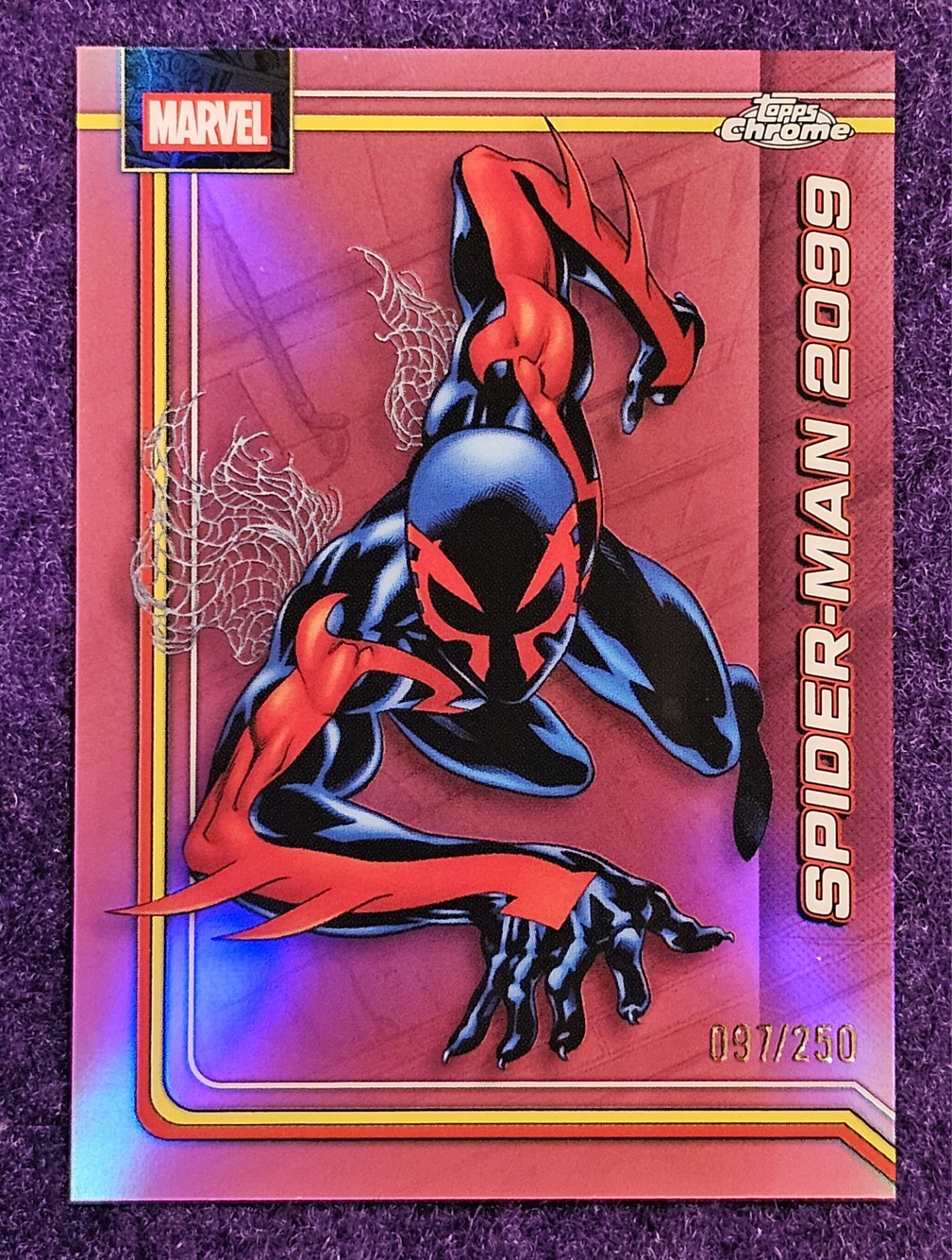 2026 Topps Chrome Marvel - Spider-Man 2099 - rifrattore rosa - #164 - 097/250