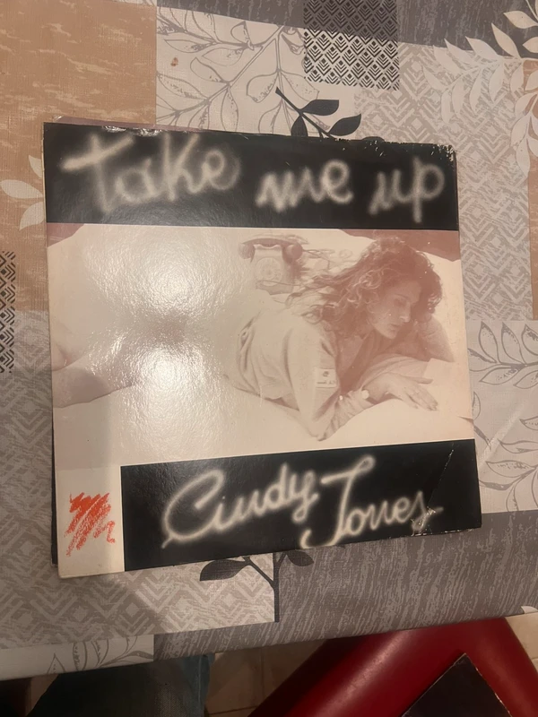 Cindy Jones titulado "Take Me Up"