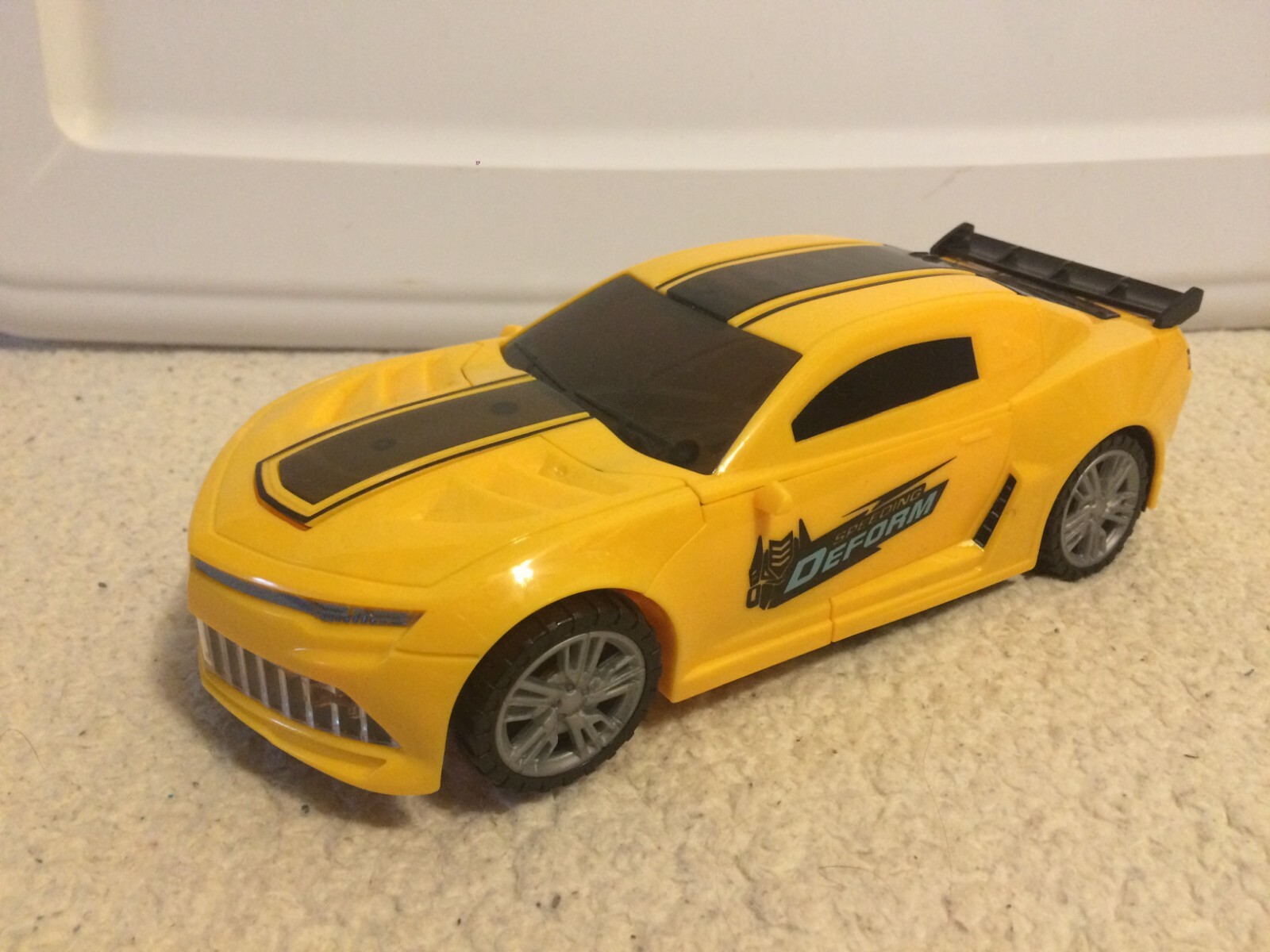 Transformers Movie Deluxe Class Bumblebee Camaro Concept Automorph 9"