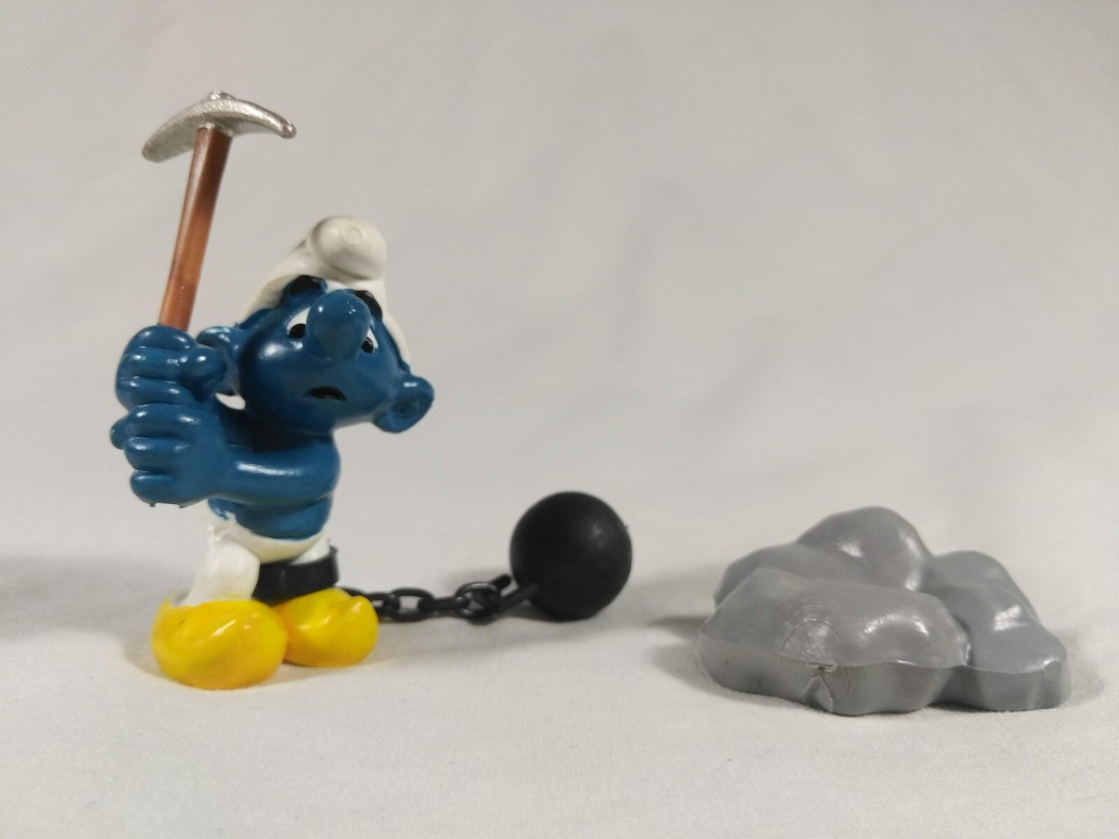 Catena Super Puffo Gang Prigioniero Condannato con Ascia Pick Axe Rock Ball Catena Vintage