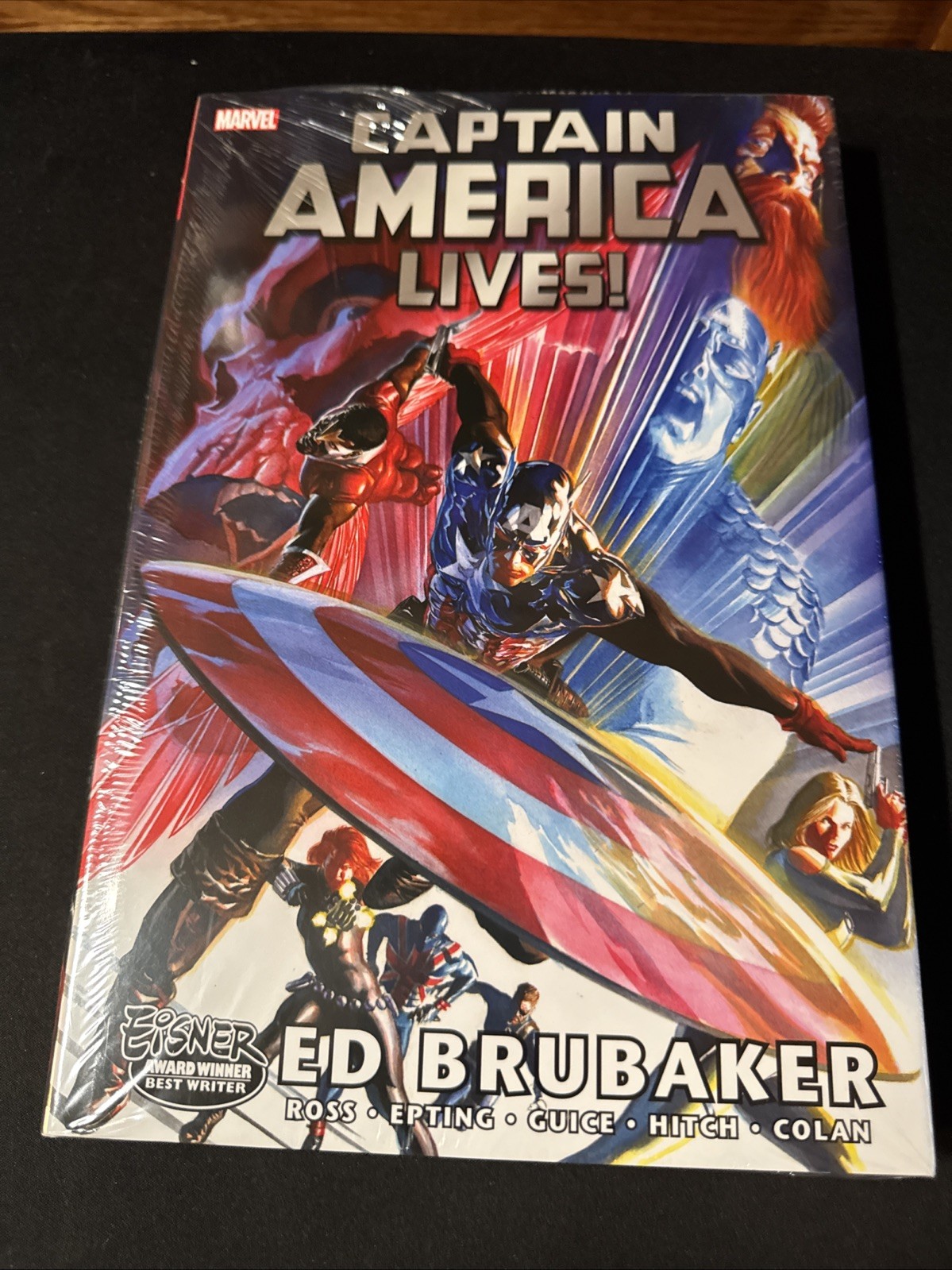 Captain America Lives Omnibus Ed Brubaker HC graphic novel copertina rigida sigillata