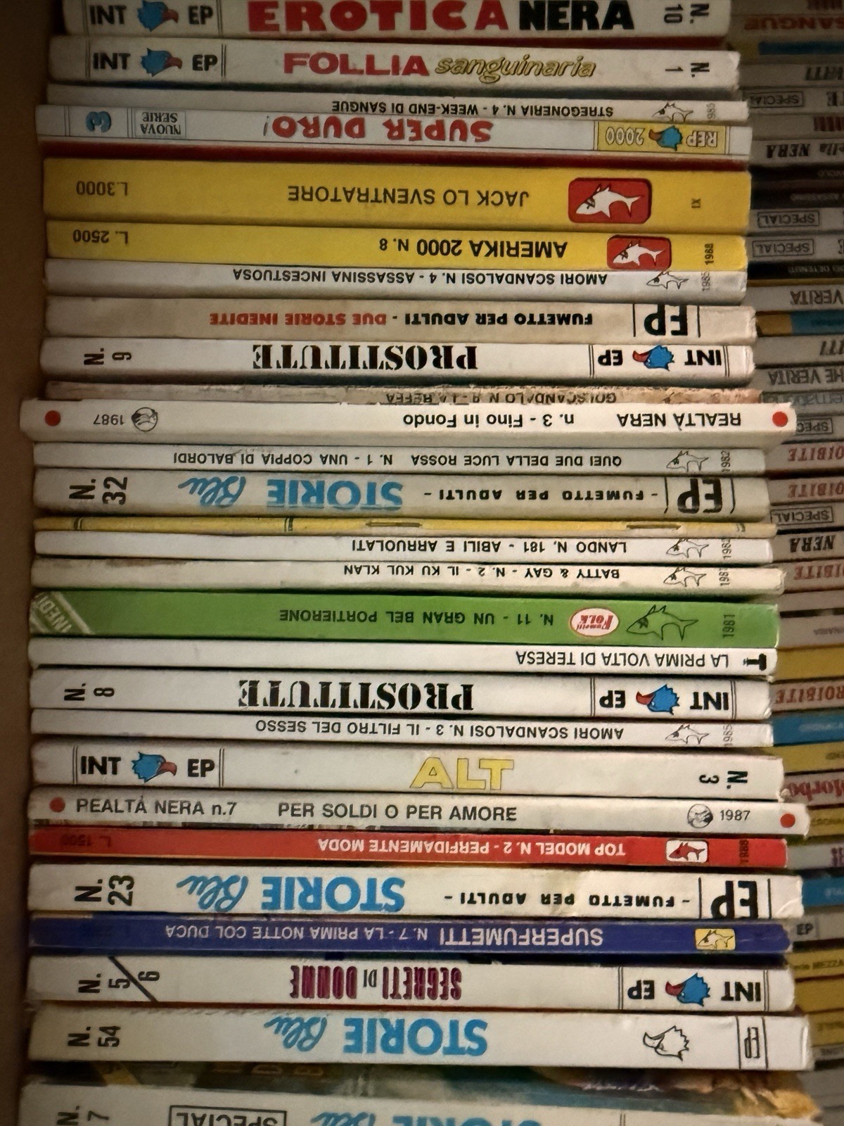 Lotto 50 fumetti vintage noir e cronaca nera per adulti - foto indicativa 