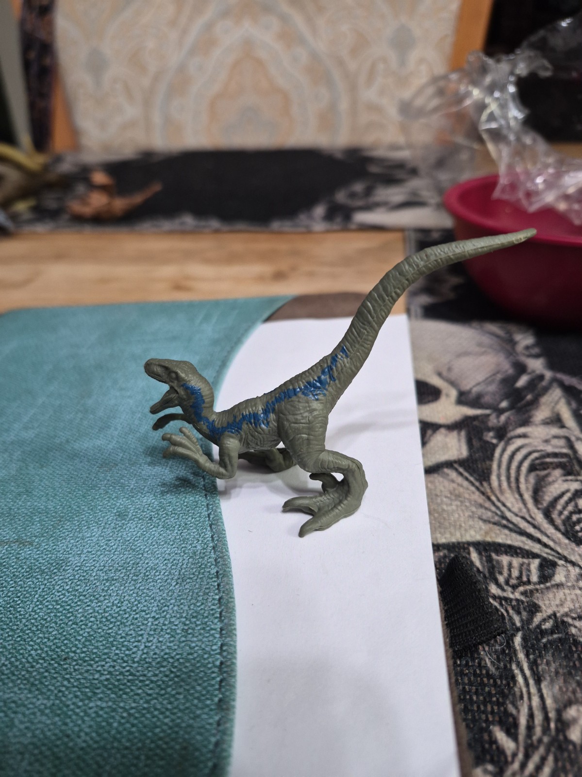 JURASSIC WORLD Blue the velociraptor Figure Mini Action Dino Blind Bag Mattel