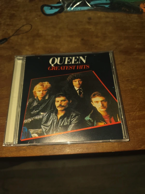 Queen - Greatest Hits (Audio CD Album - Rock Classics)