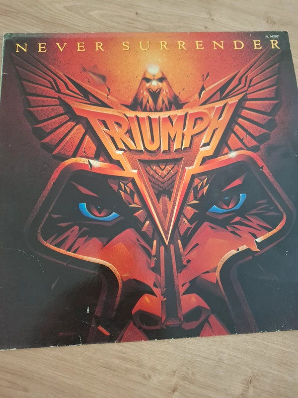 Vinyle 33T LP - Triumph – Never Surrender (1983)