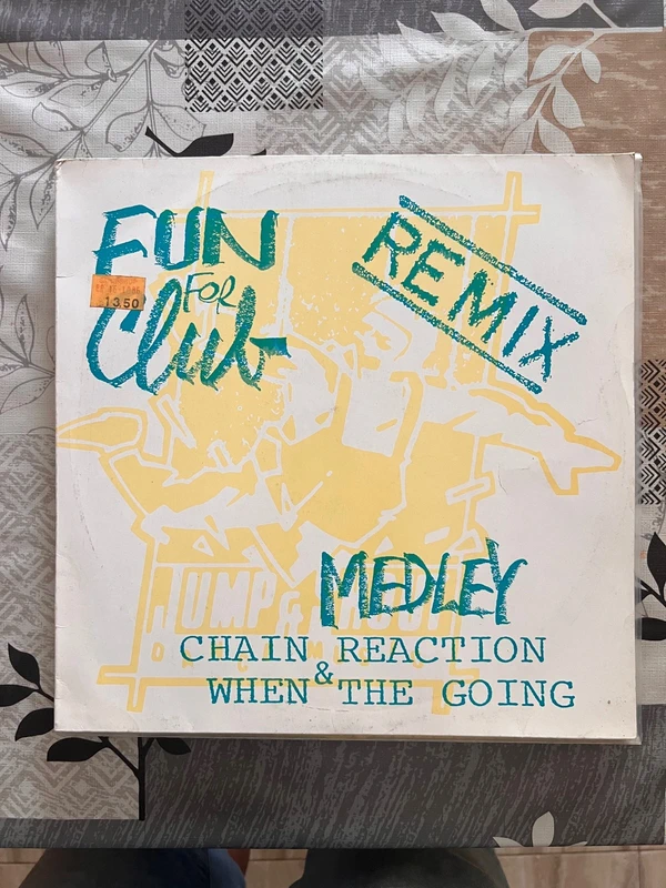 Chain Reaction & When The Going Medley del grupo F.F.C. (Fun For Club)